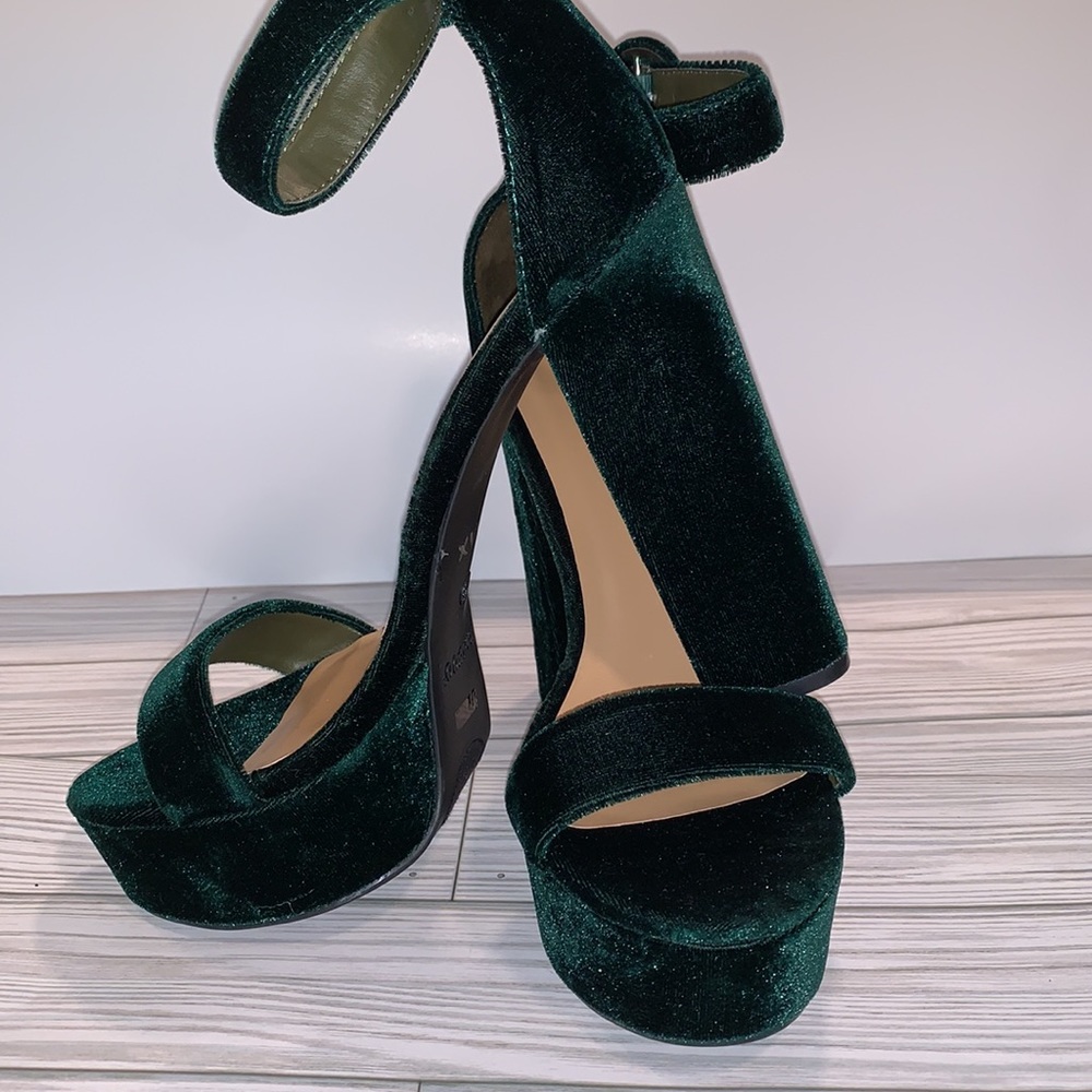 Bamboo Women's Chunky Heel Platform Sandal with Ankle Strap, Green S…